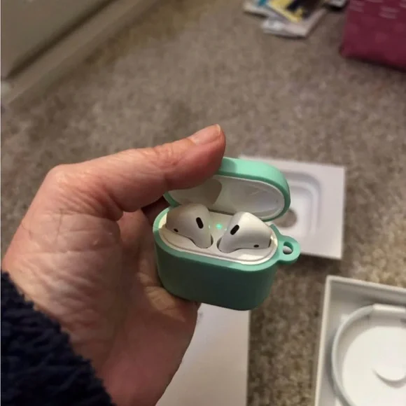 Apple Earbuds with Light Green Case - Picture 2 of 4